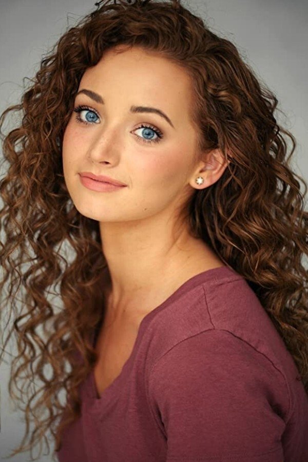Caroline Portu - Beth