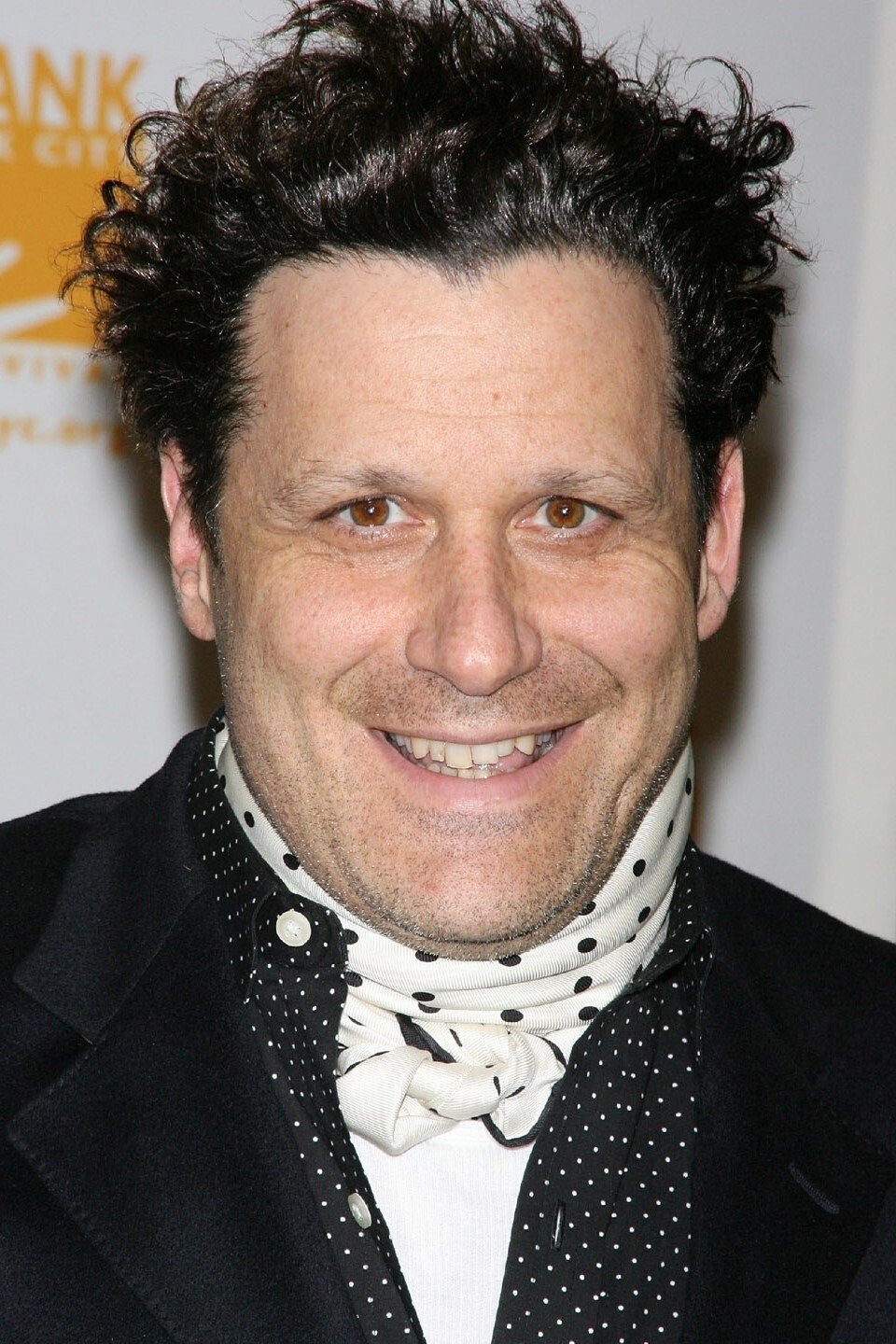 Isaac Mizrahi - Alien on TV Monitor (uncredited)