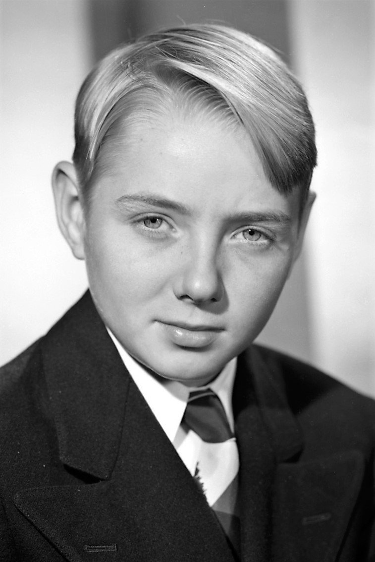 Claude Jarman Jr. - (archive footage) (uncredited)