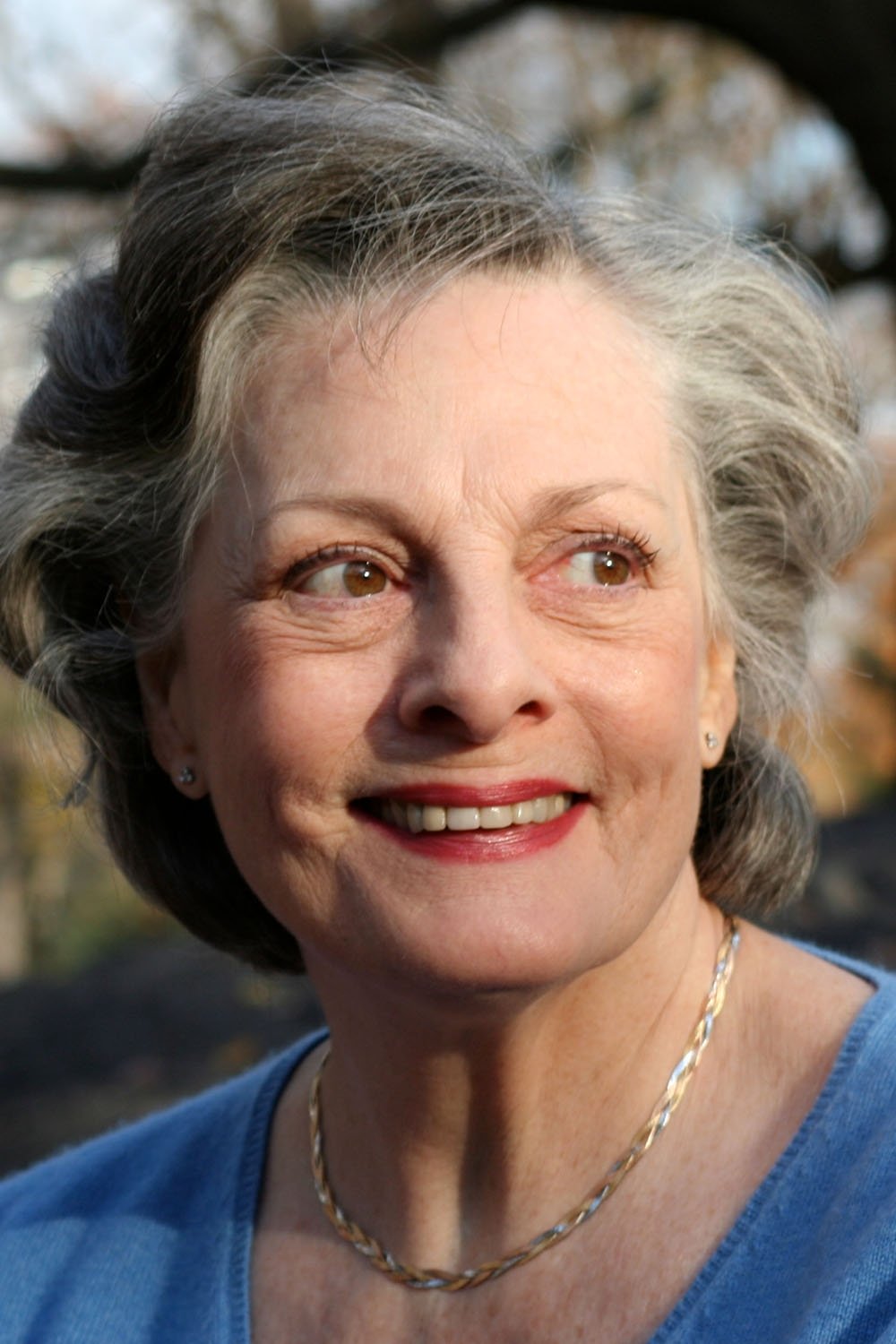 Dana Ivey - Miss Millie