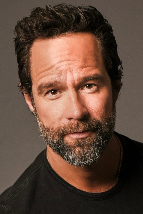 Chris Diamantopoulos - Frank Heffley (voice)