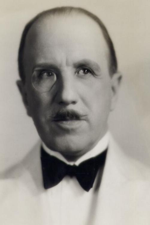 Arthur Hoyt - Budington (uncredited)