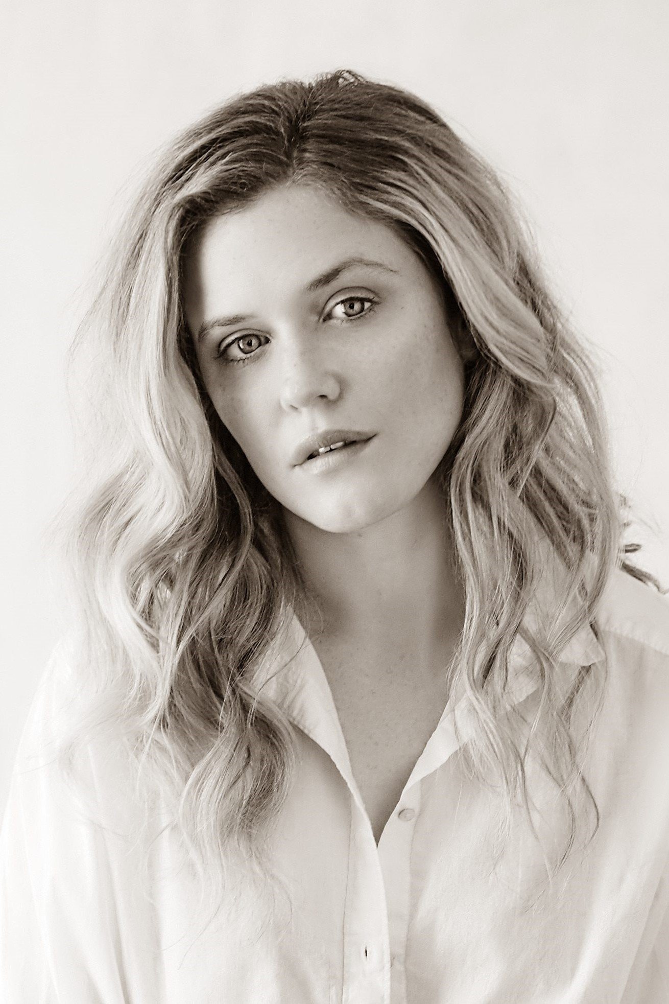 Harriet Dyer - Emily Kass