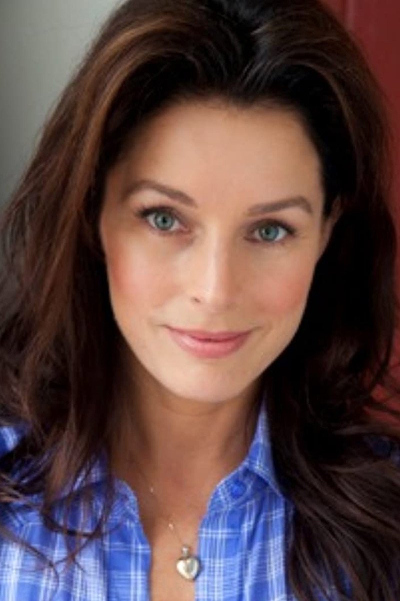 Sarah Deakins - Linda