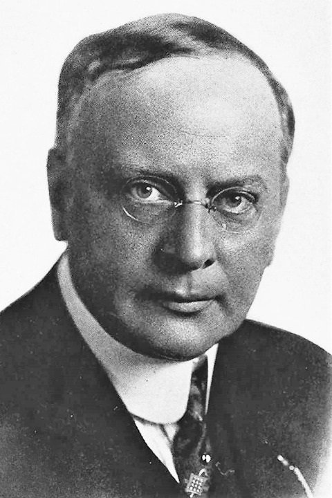 Edward LeSaint - Dr. Fosdick (uncredited)