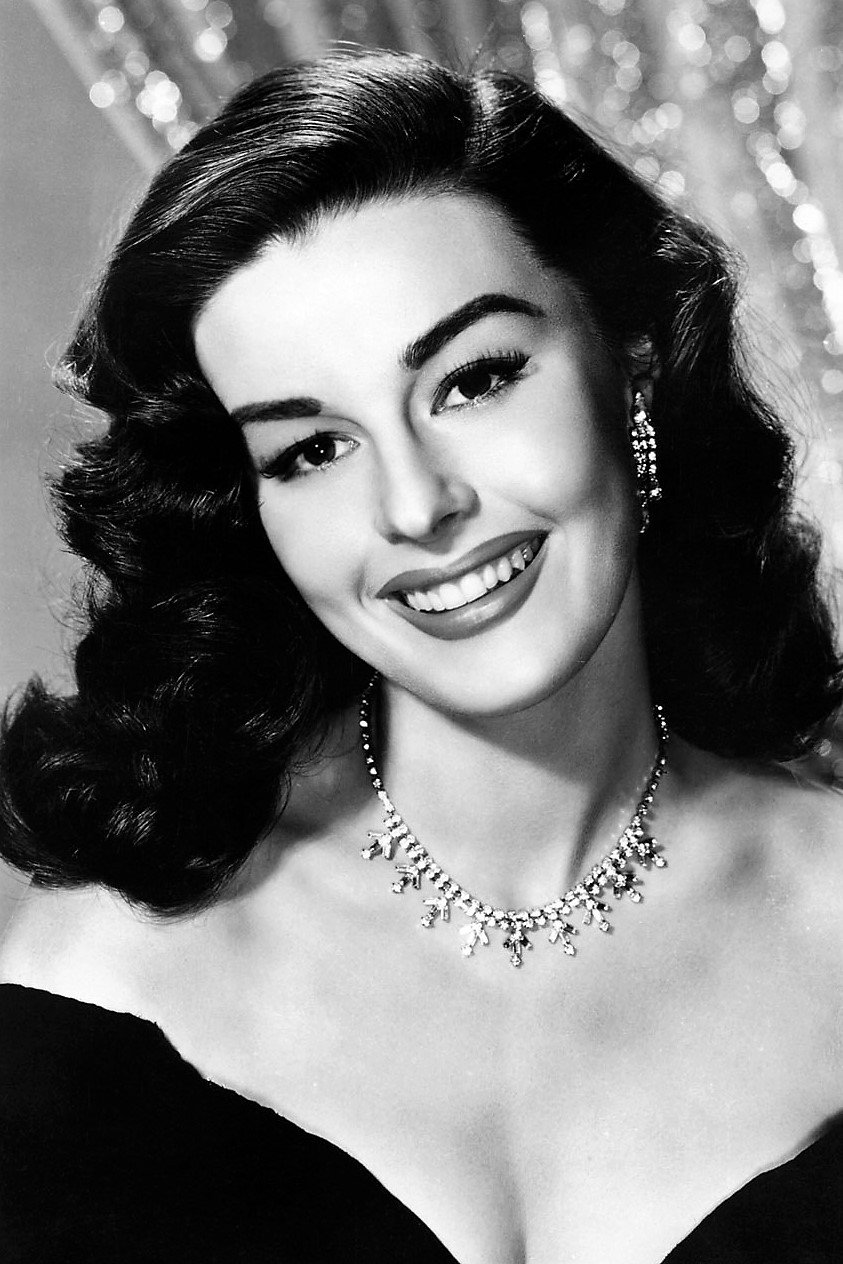 Elaine Stewart - Lady-in-Waiting (uncredited)