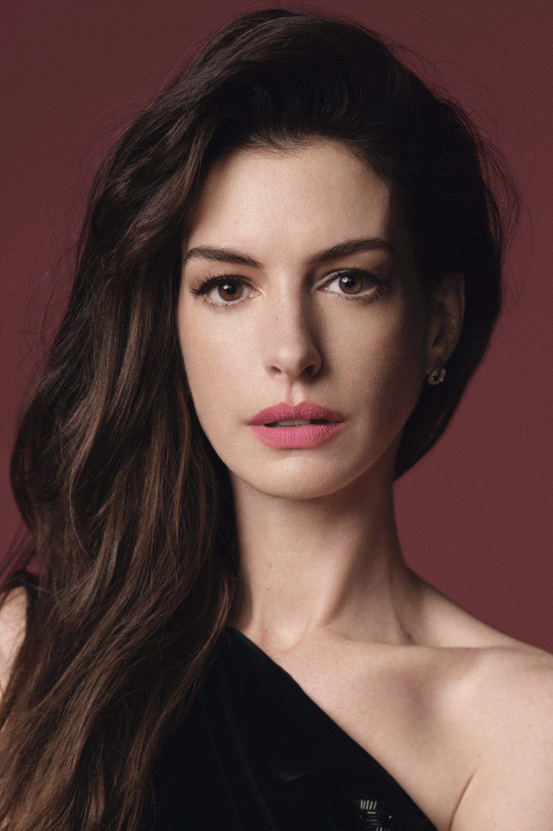 Anne Hathaway - Lureen Newsome