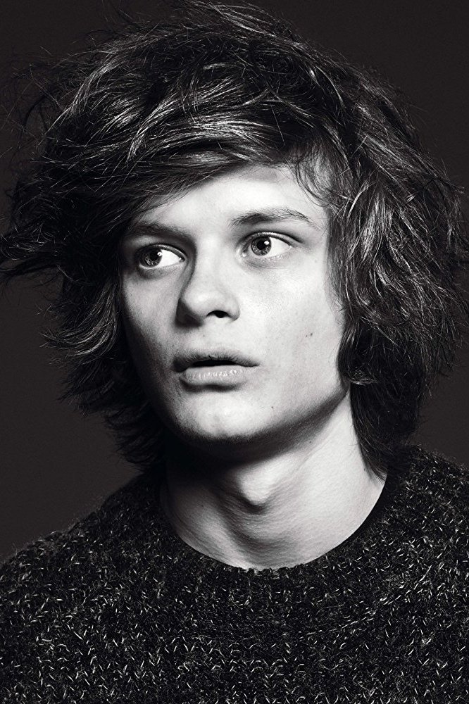 Charlie Tahan - Ethan