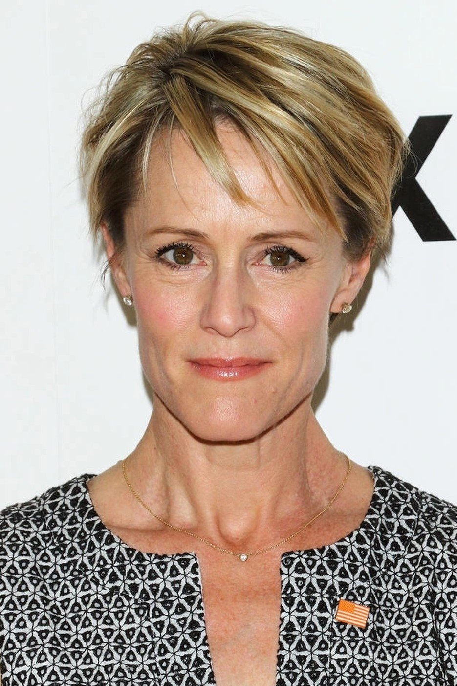 Mary Stuart Masterson - Agent Jackie Marks