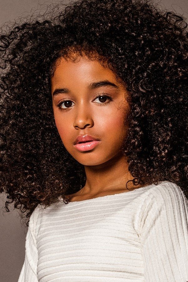Jordyn Curet - Young Ingrid (uncredited)