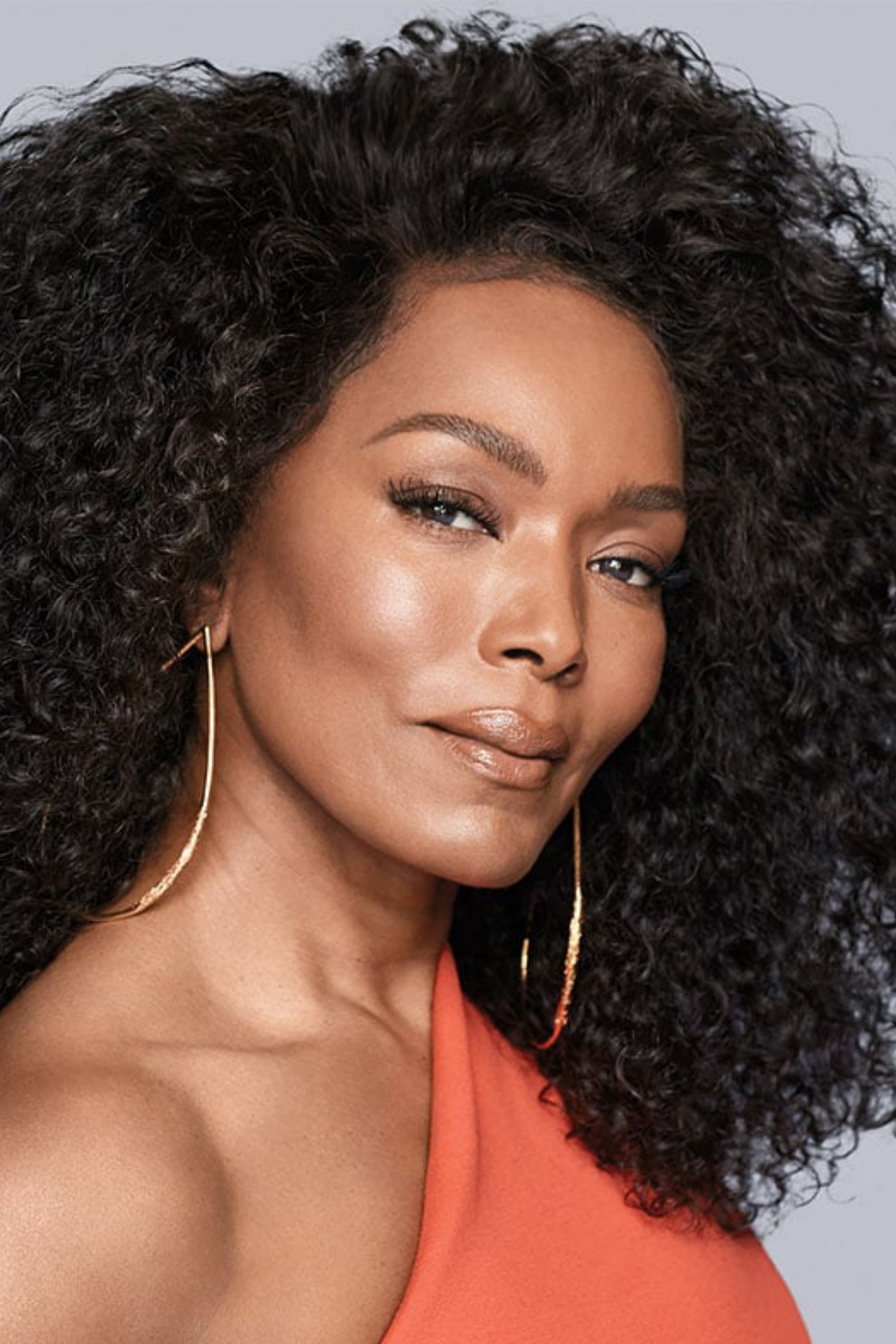 Angela Bassett - Dorothea (voice)
