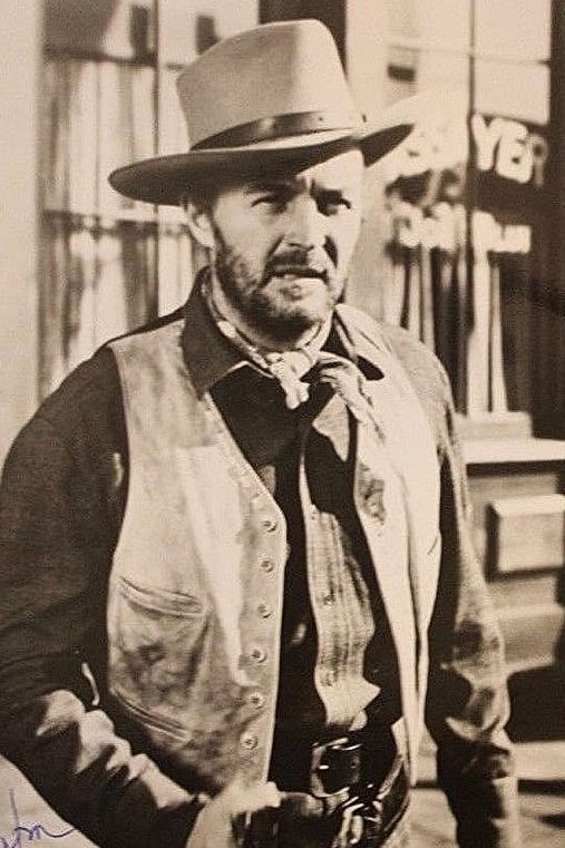 Gregg Barton - Pete's Pal (uncredited)