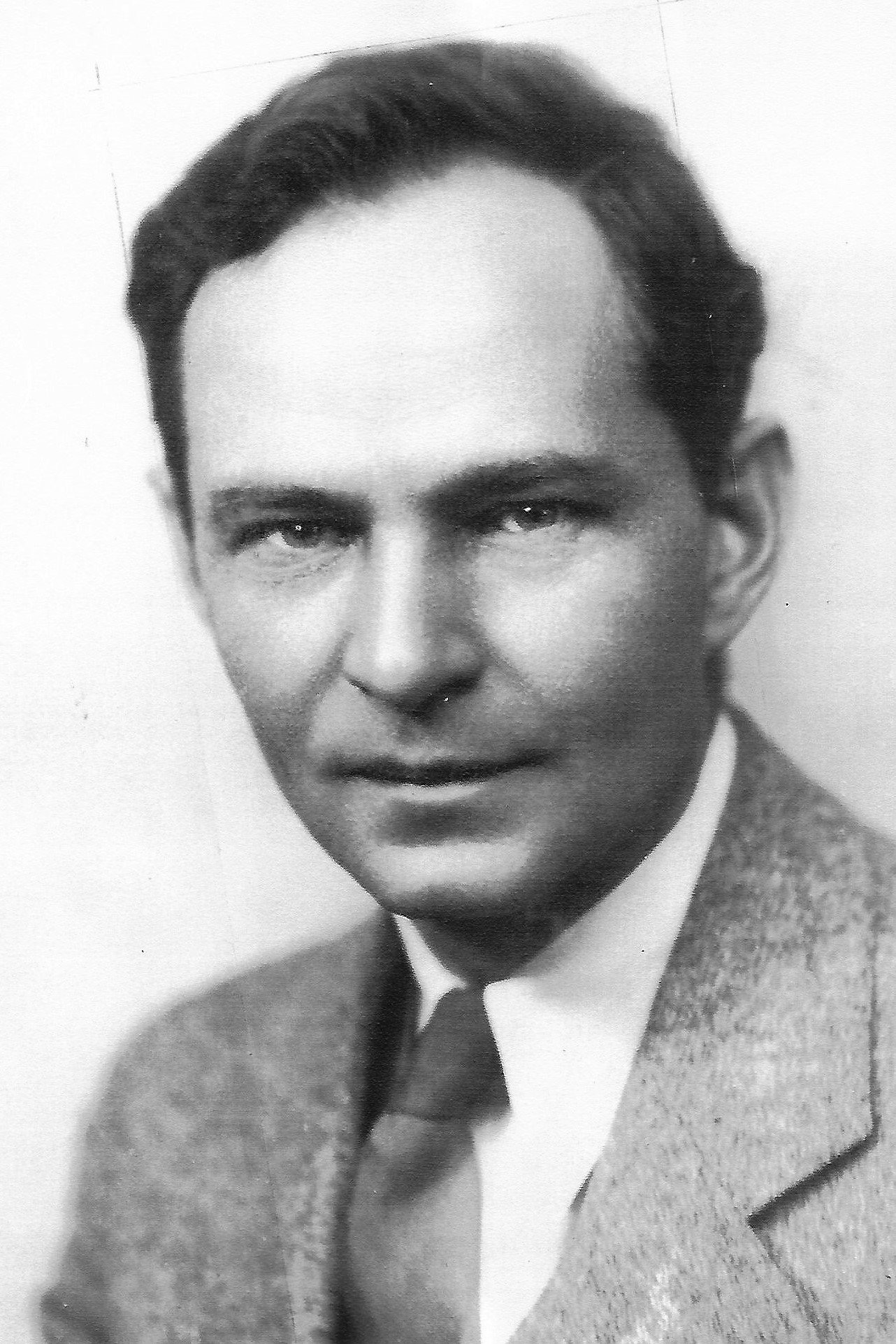 Earle Hodgins - Clute Dumfries (uncredited)