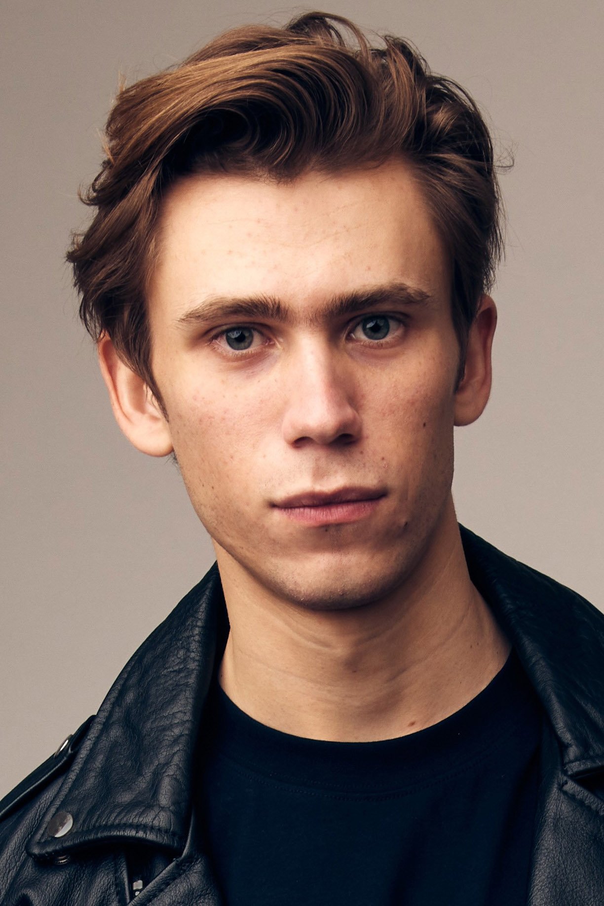 Owen Teague - Alec Travers