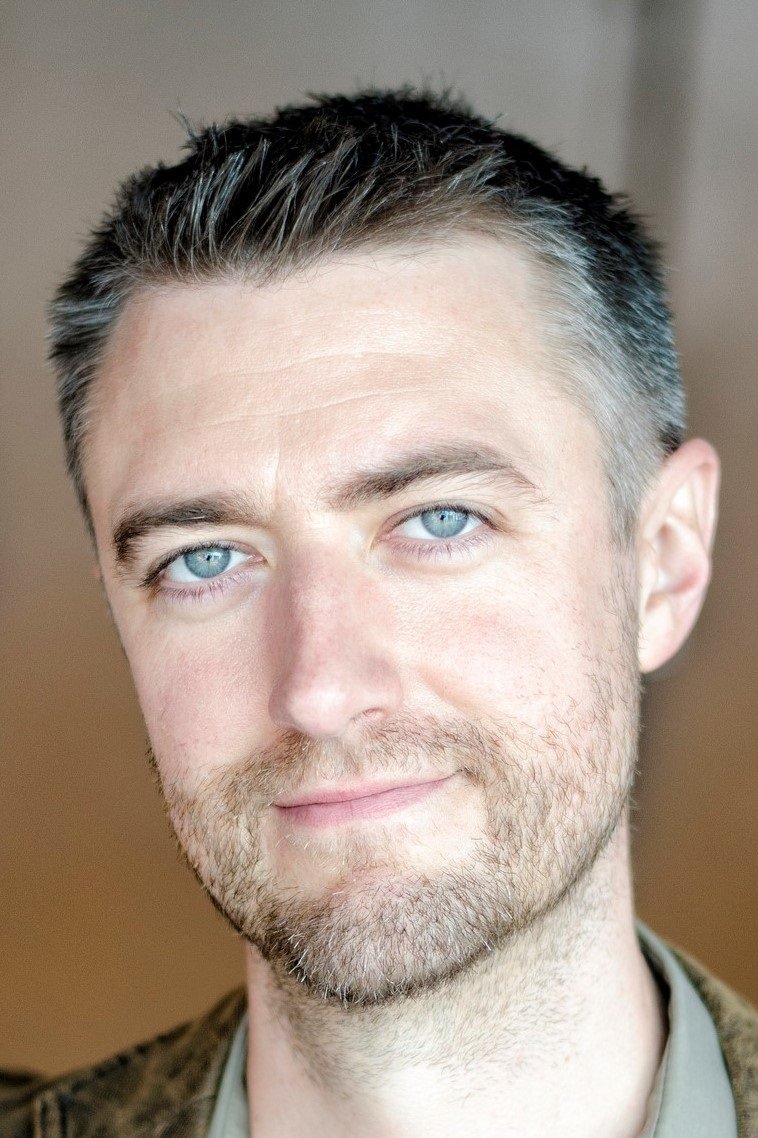 Sean Gunn - Weasel / Calendar Man