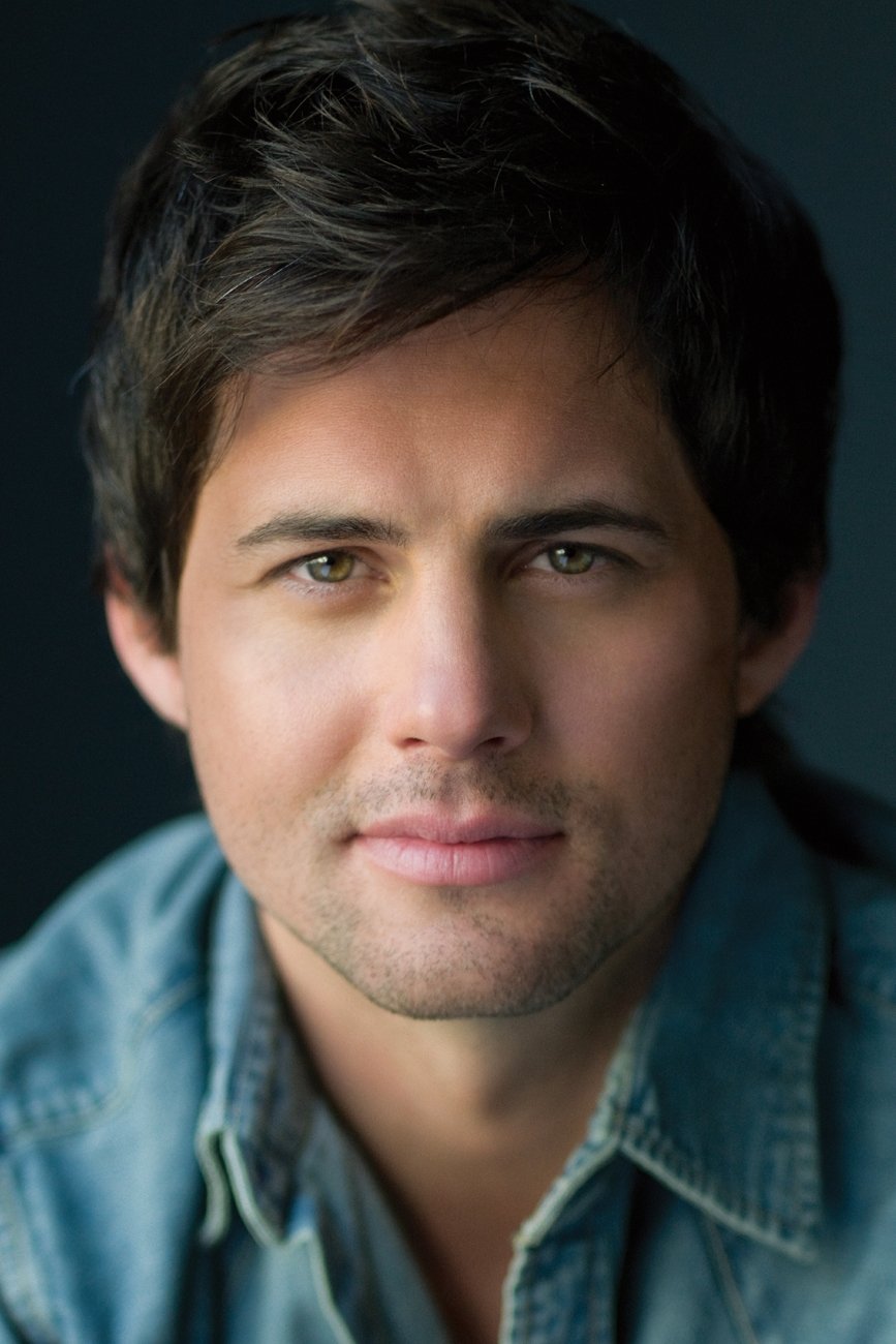 Kristoffer Polaha - Detective Travis Burke