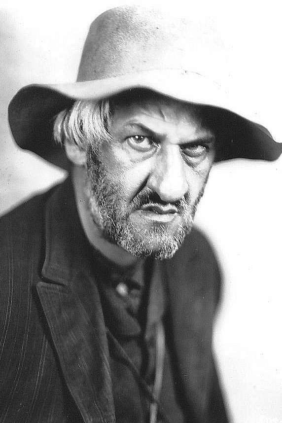 Robert Milasch - Farmer (uncredited)