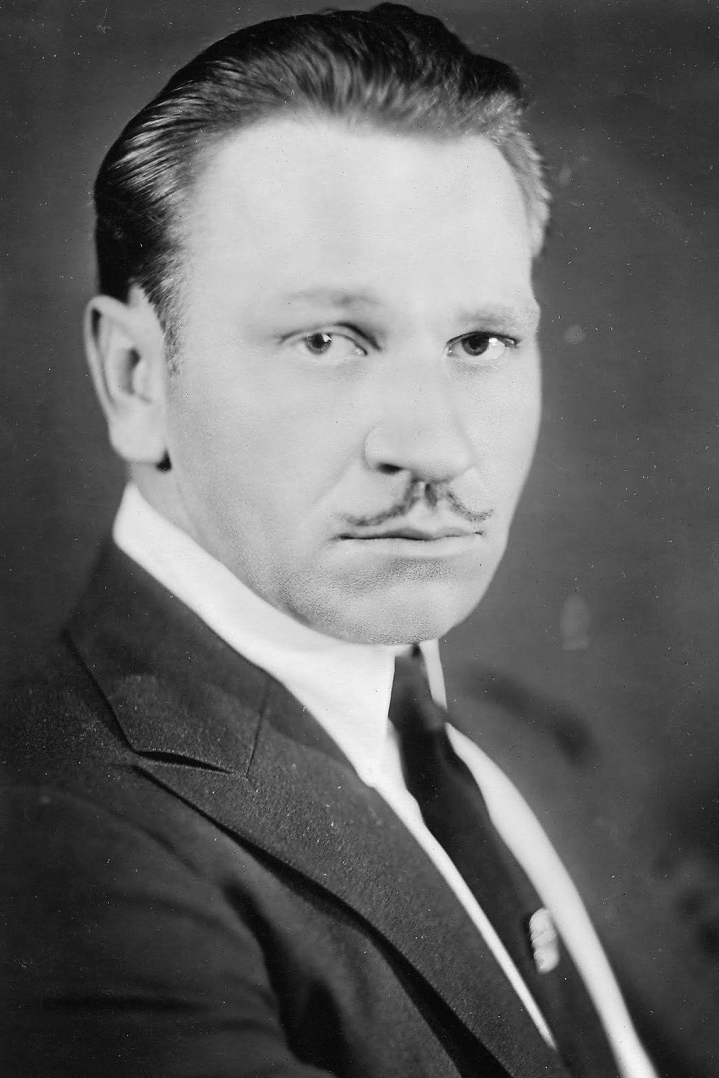 Wallace Beery - (archive footage) (uncredited)