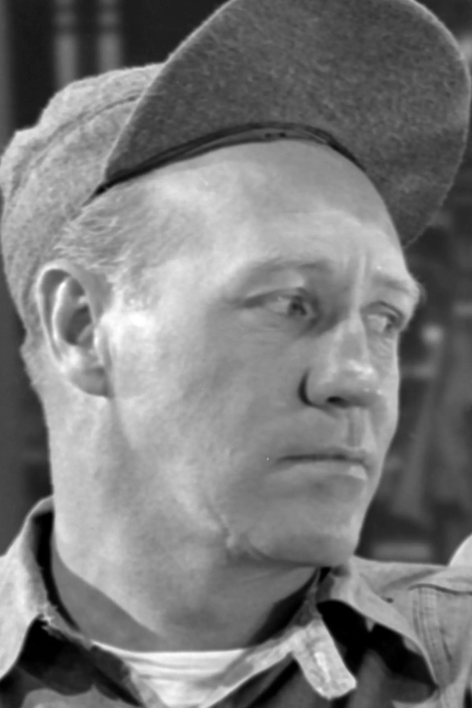 Lee Phelps - Umpire (uncredited)