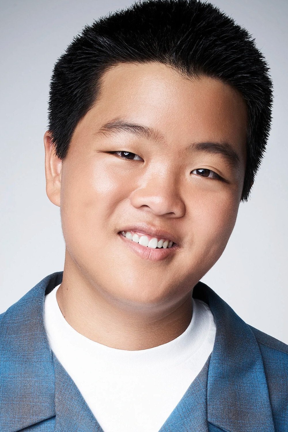 Hudson Yang - Larry (voice)