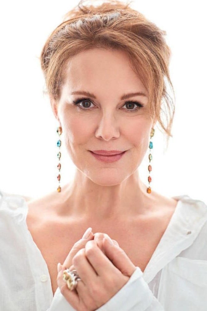 Elizabeth Perkins - Phyllis (voice)