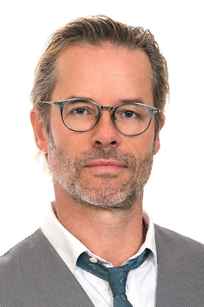 Guy Pearce - Charlie Rakes