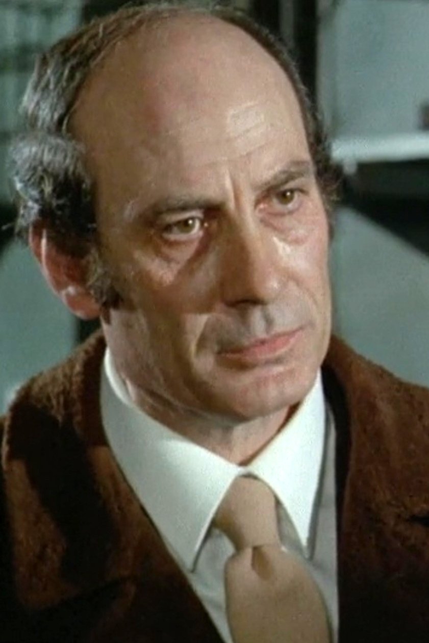 Alfonso Giganti - Military Judge (uncredited)