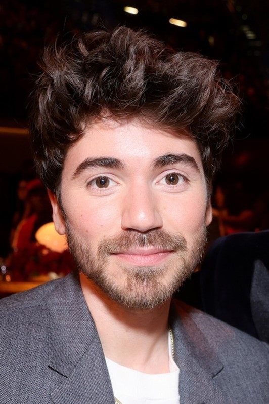 Noah Galvin - George