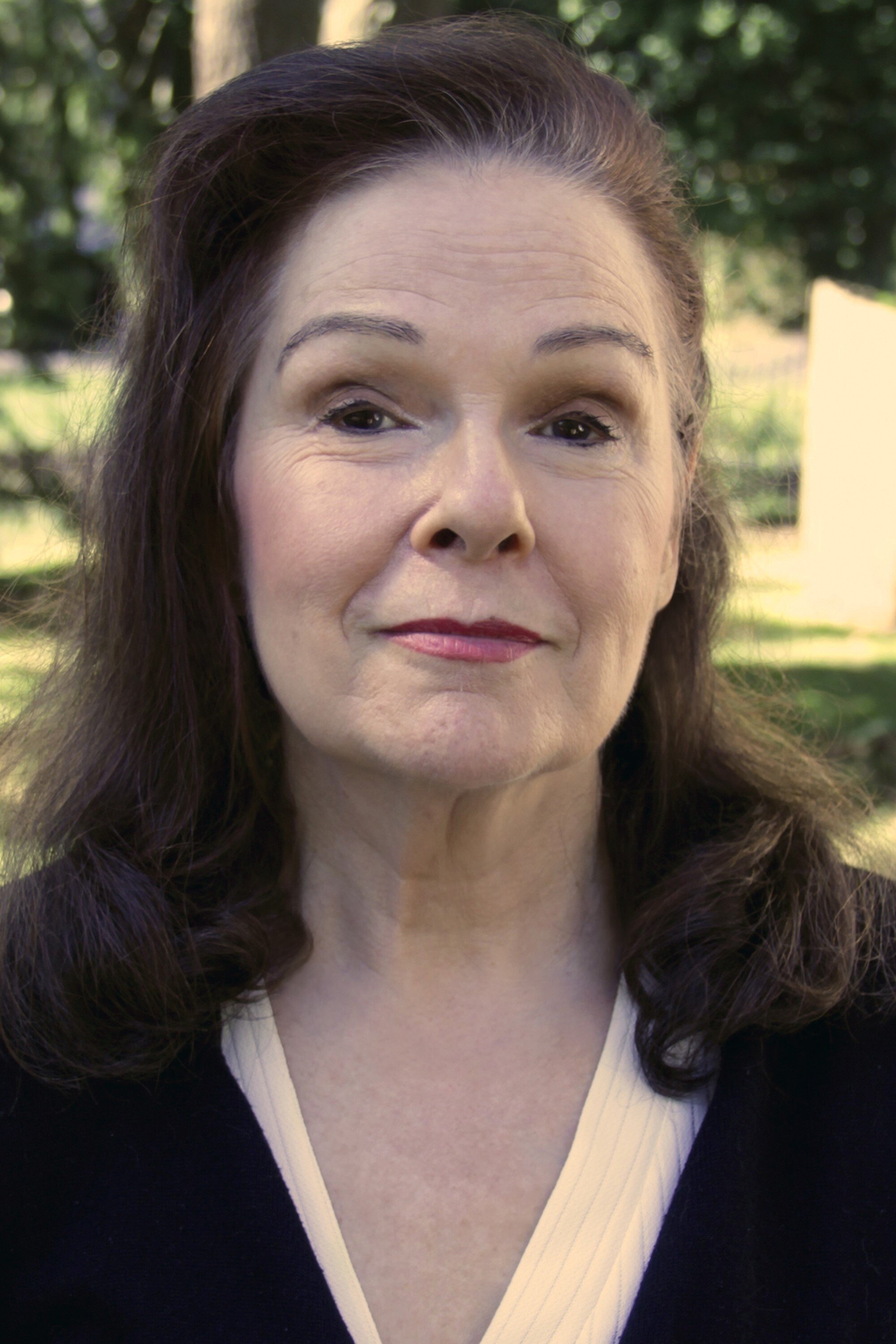 Karen Lynn Gorney - Announcer (uncredited)