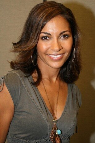 Salli Richardson-Whitfield - Zoe Neville