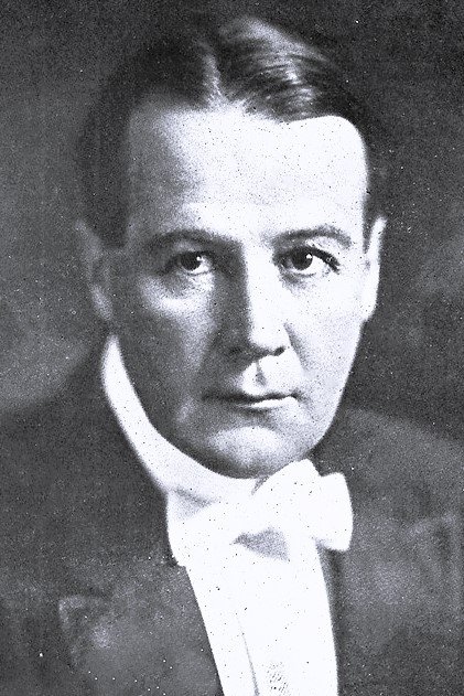 Phillips Smalley - Head Waiter (uncredited)