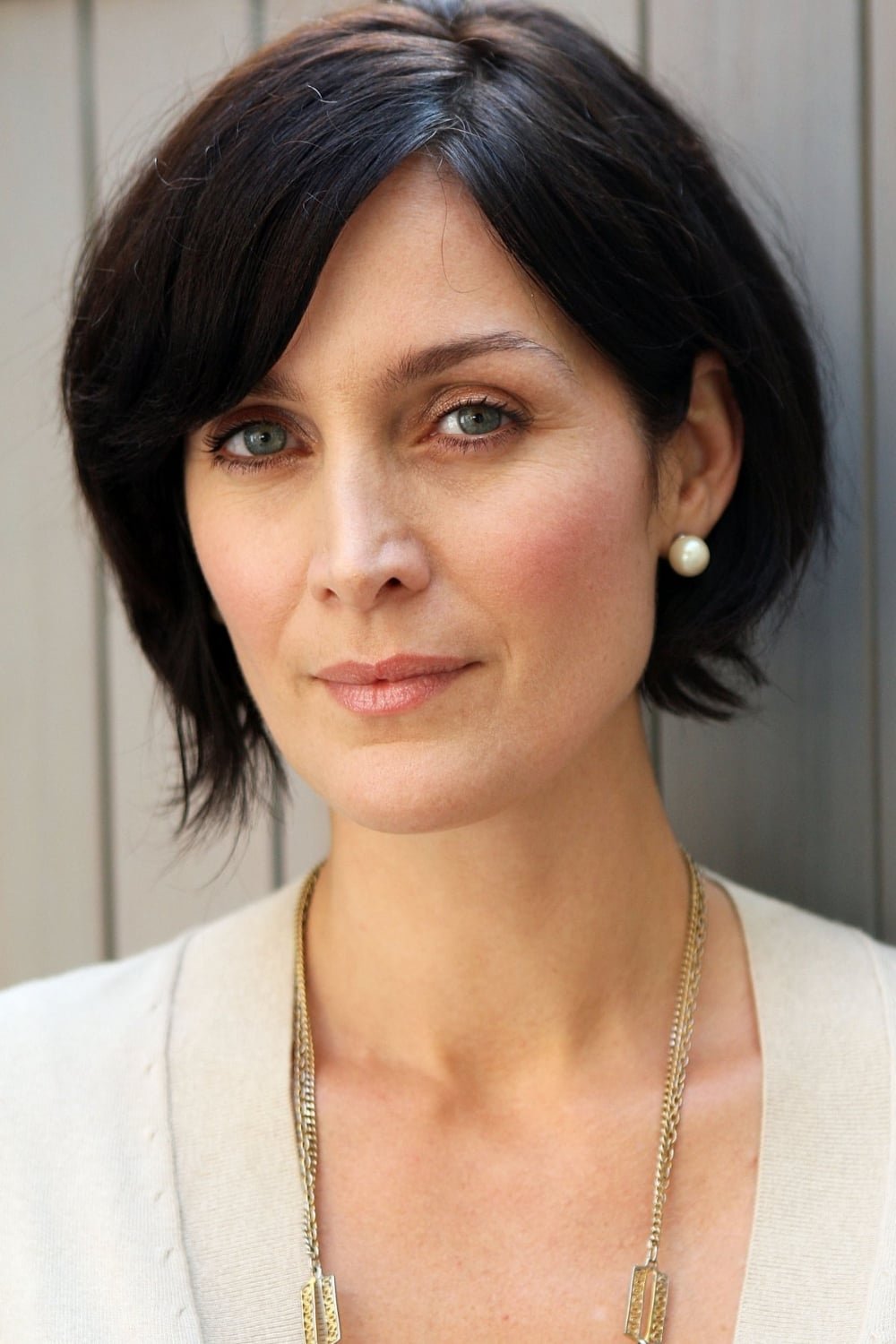 Carrie-Anne Moss - Olivia