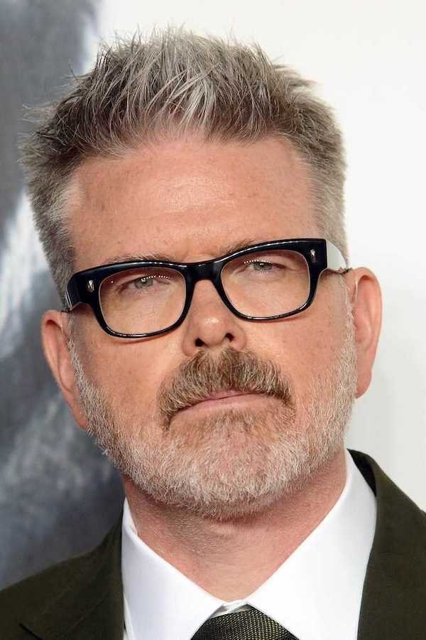 Christopher McQuarrie - Mission Brief (Voice) (Uncredited)