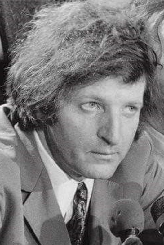 Leonard Weinglass - Self - Defense Attorney (archive footage)