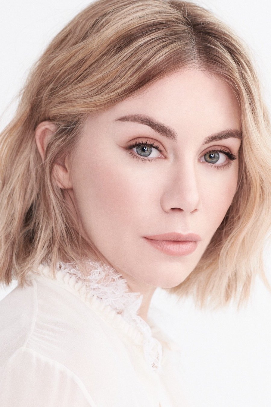 Jennifer Holland - Emilia Harcourt