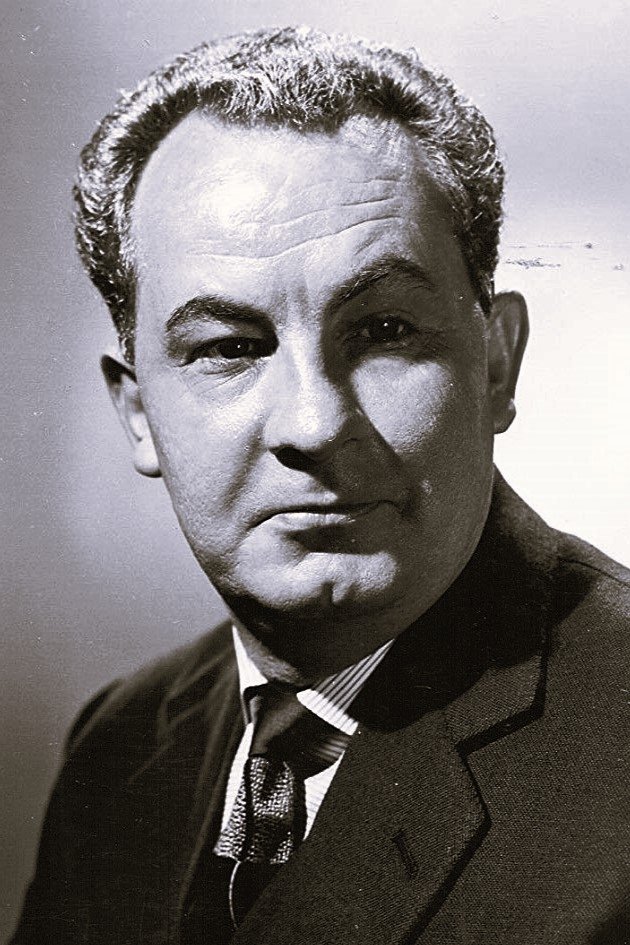 Leo McKern - Carl Bugenhagen (uncredited)