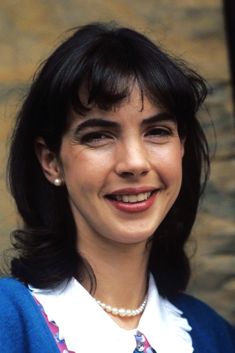 Phoebe Nicholls - Isobel Hawking