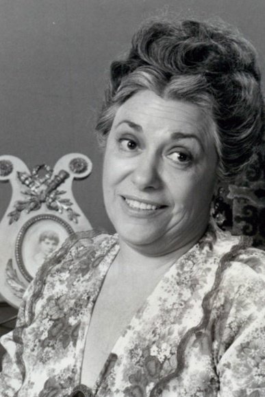 Naomi Stevens - Mrs. Mildred Dreyfuss