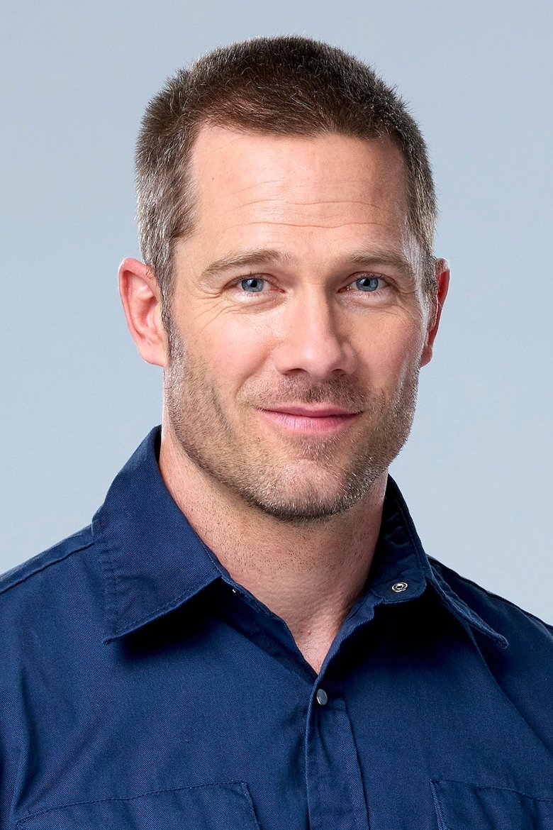 Luke Macfarlane - Watch Suggestor