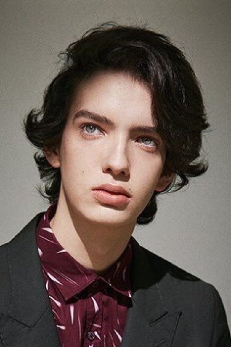 Kodi Smit-McPhee - Watch Suggestor